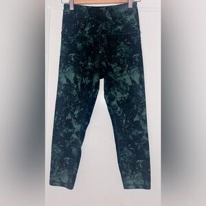 Zobha Dark Green Patterned Leggings size small